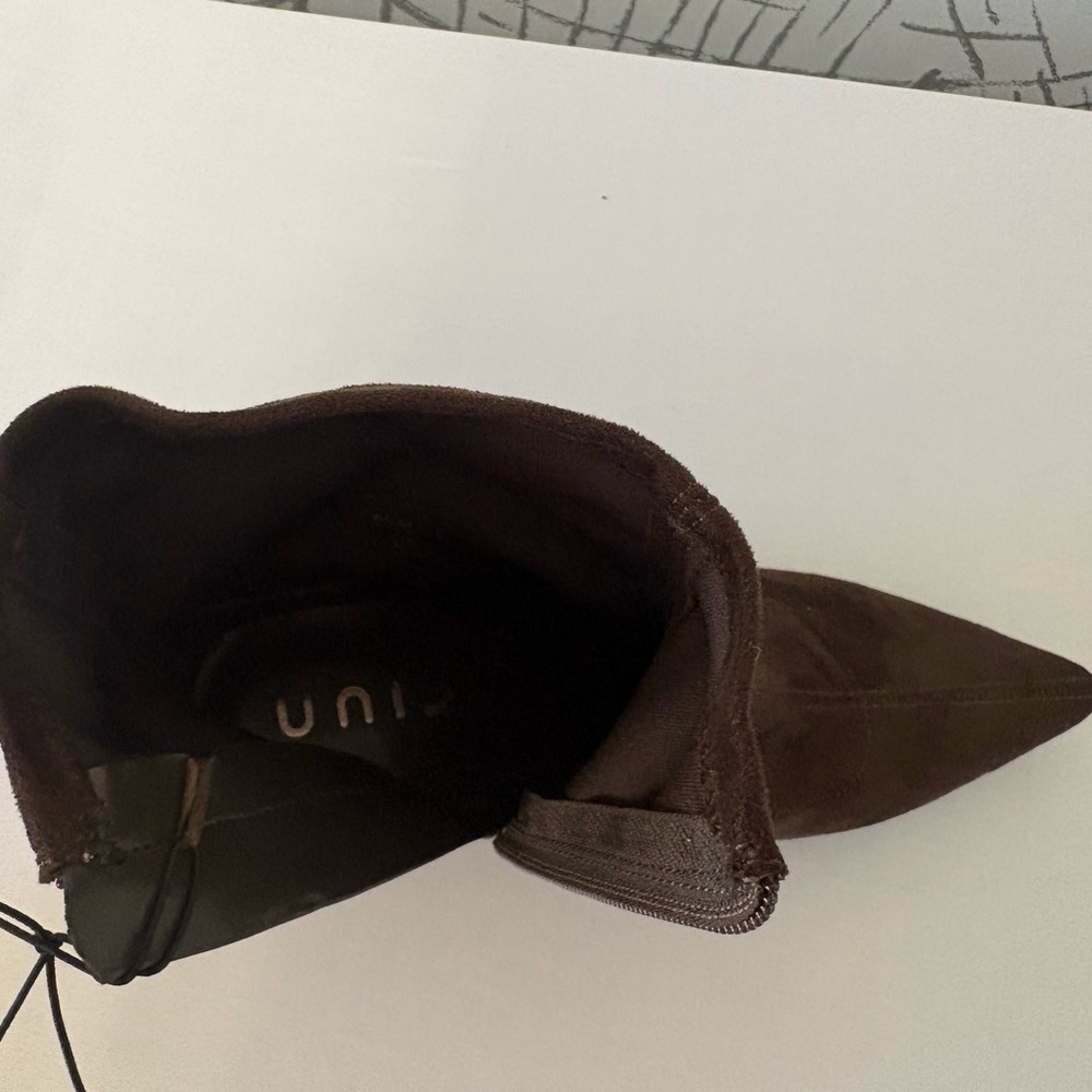 Unisa Brown Suede Ankle Bootie Kitten Heel Pointed Toe Zipper Accent Size 6.5 - Picture 5 of 7